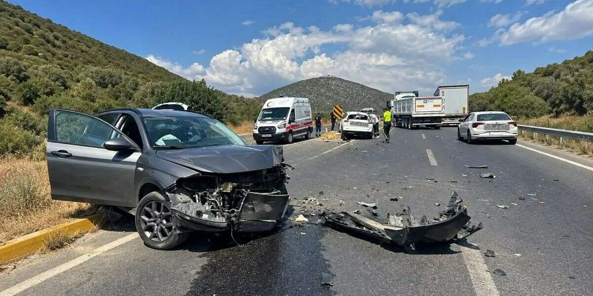 Muğla'da Kazalarla Gündeme Gelen Kavşakta Kaza, Yaralılar Var 2